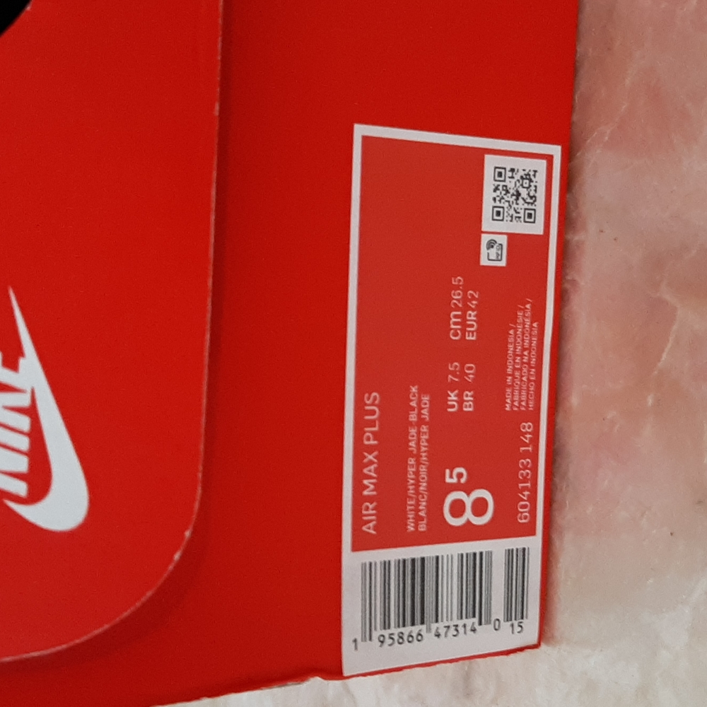 Nike Air Max Plus - Picture 2 of 8